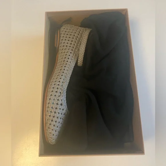 Lotusse handmade Spanish woven flats, grey, 39/8.5, NWT in box - Picture 2 of 4